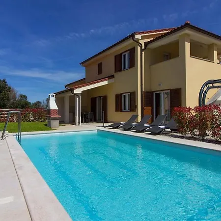 Luxury Compelx Mar-marisol With 2 Pools And 8 Bedrooms, 200m From The Villa Banjole