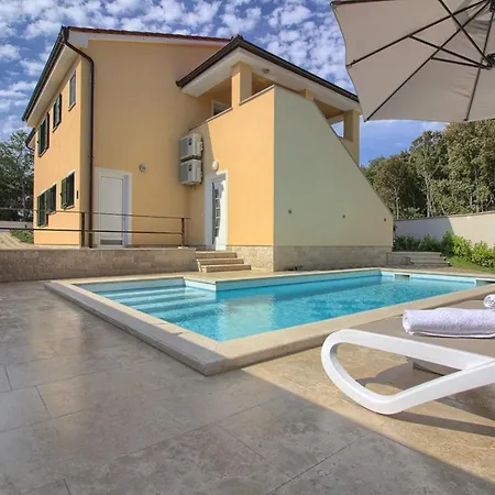 Villa Luxury Compelx Mar-marisol With 2 Pools And 8 Bedrooms, 200m From The *