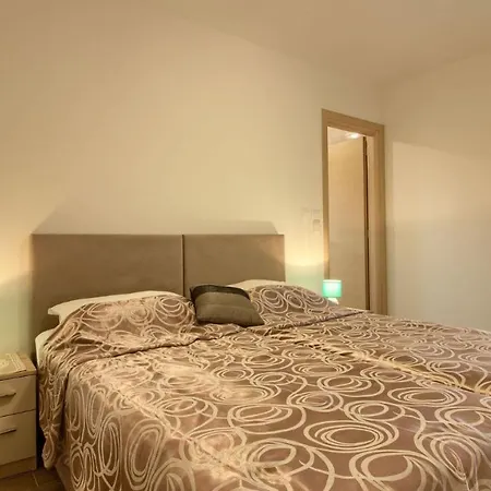 Villa Luxury Compelx Mar-marisol With 2 Pools And 8 Bedrooms, 200m From The Banjole