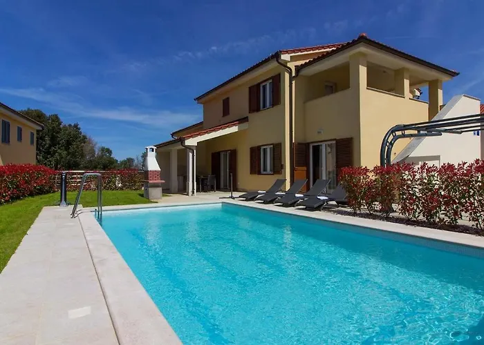 Luxury Compelx Mar-marisol With 2 Pools And 8 Bedrooms, 200m From The Villa Banjole