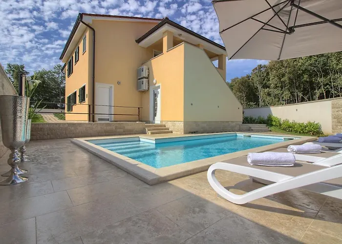 Villa Luxury Compelx Mar-marisol With 2 Pools And 8 Bedrooms, 200m From The *