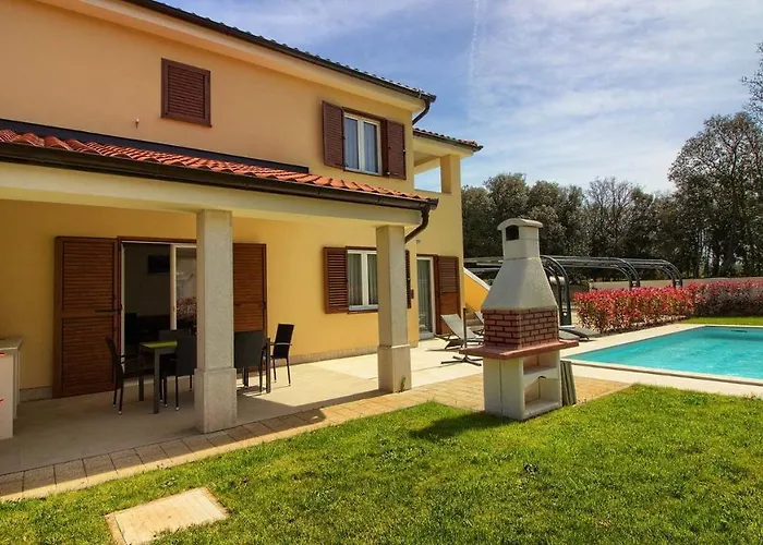 Luxury Compelx Mar-marisol With 2 Pools And 8 Bedrooms, 200m From The