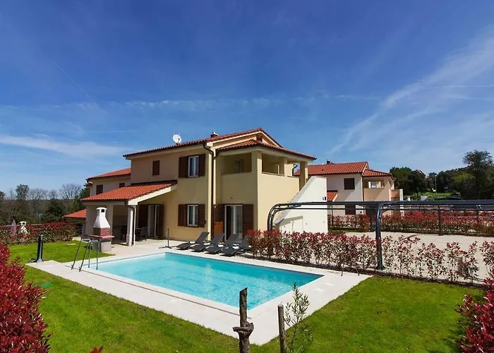 Luxury Compelx Mar-marisol With 2 Pools And 8 Bedrooms, 200m From The Villa